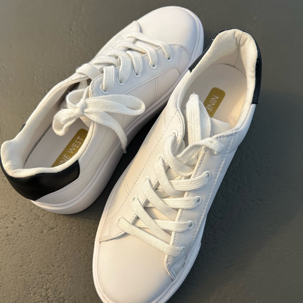 Nine West White sneakers..barely worn, like new!!